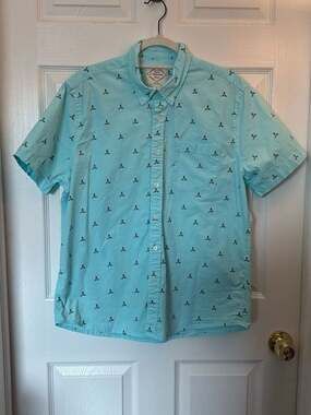 St. John's Bay Men's Large Blue Parrot Bird Print Short Sleeve No Tuck Button Do